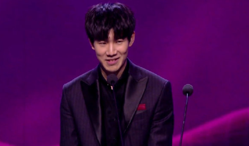 BlanK 's Black Dream 用狙击枪撕裂了 Kang Kang！TE 的进攻队伍疯狂操控！TE 1-0 EDG